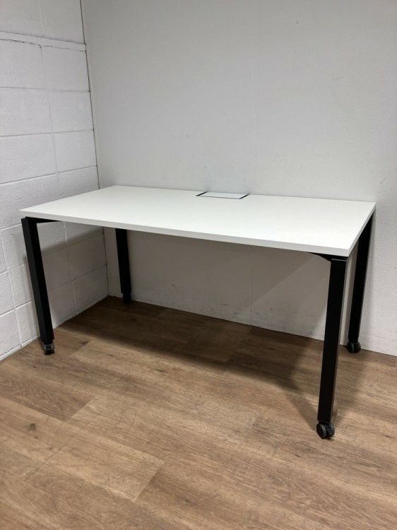 コクヨワークフィットシリーズ 1400平デスク 商品画像1