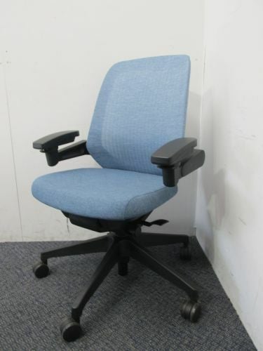 イトーキnort(ノートチェア)シリーズ 可動肘付きノートチェア 商品画像1