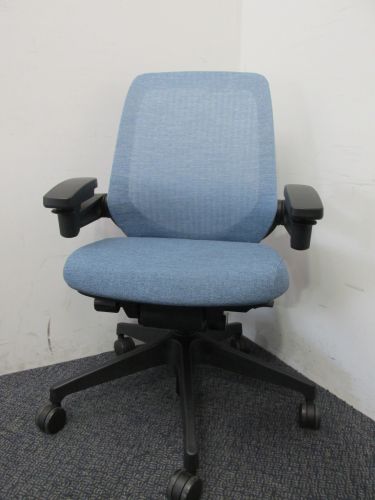 イトーキnort(ノートチェア)シリーズ 可動肘付きノートチェア 商品画像3