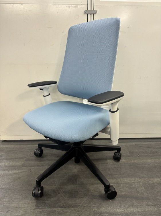 ウチダ（内田洋行）リーフレクシリーズ 可動肘付リーフレクチェア 商品画像1