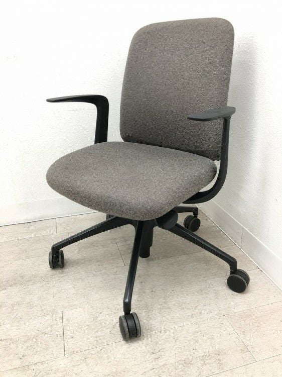 オカムラ固定肘付ライブスエントリーチェア 商品画像1