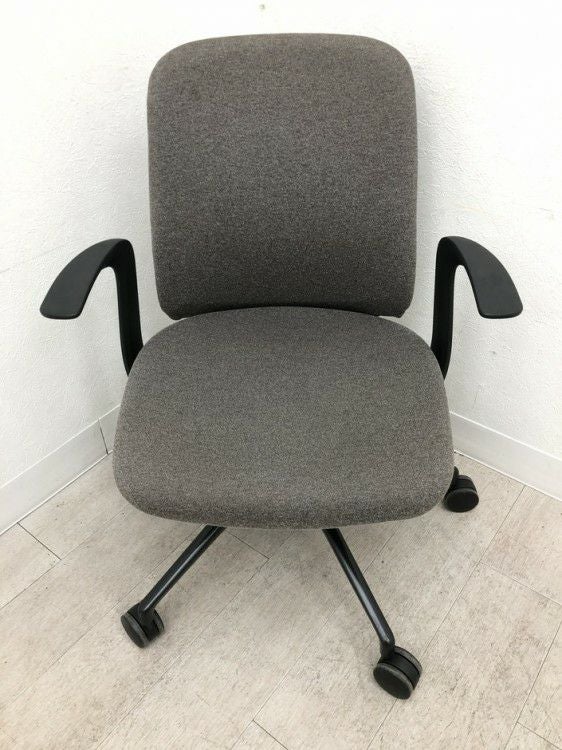 オカムラ固定肘付ライブスエントリーチェア 商品画像2