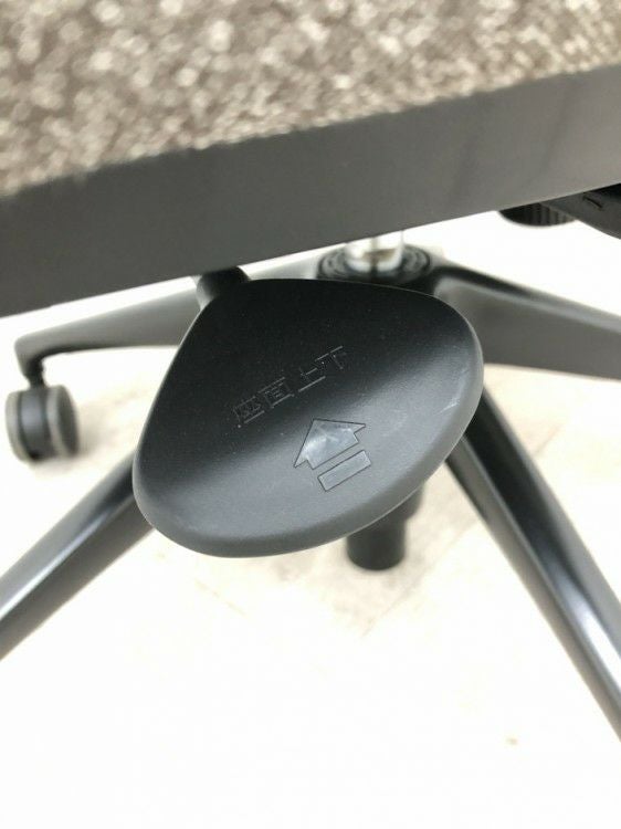 オカムラ固定肘付ライブスエントリーチェア 商品画像12