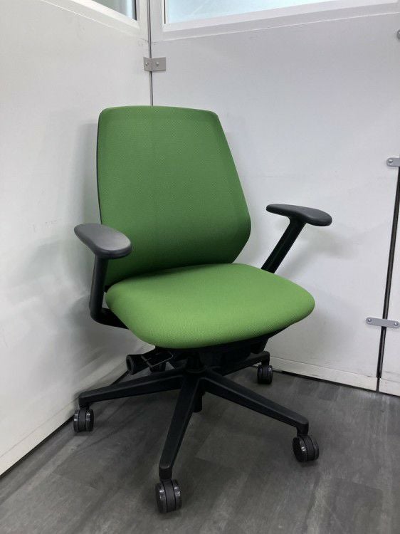 ウチダ（内田洋行）ニンバスチェア 固定肘付ニンバスチェア 商品画像1