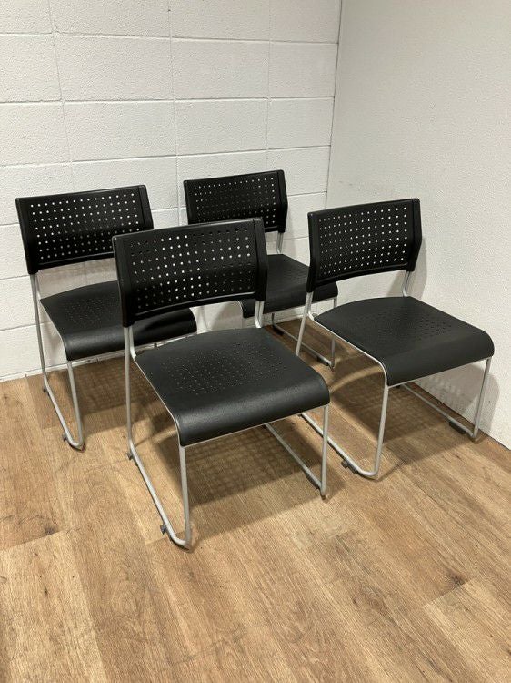 アイリスチトセスタッキングチェア4脚セット 商品画像1