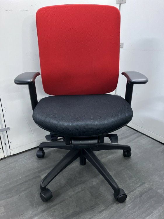 INABA/イナバyera(イエラ)チェア 可動肘付イエラチェア 商品画像2