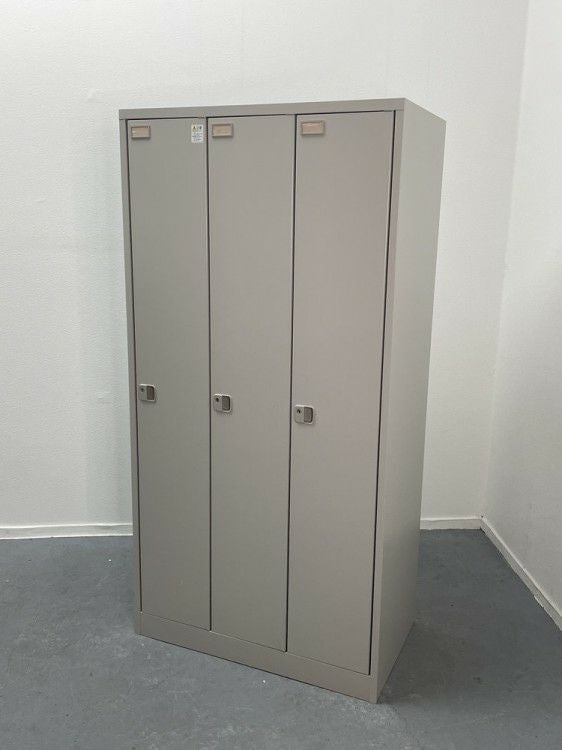 イトーキL型ロッカーシリーズ 3人用ロッカー 商品画像1