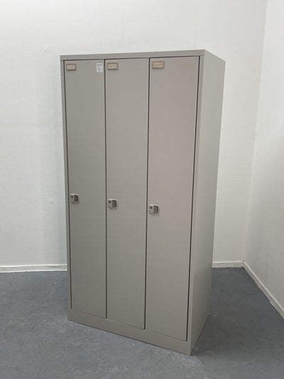 イトーキL型ロッカーシリーズ 3人用ロッカー 商品画像1