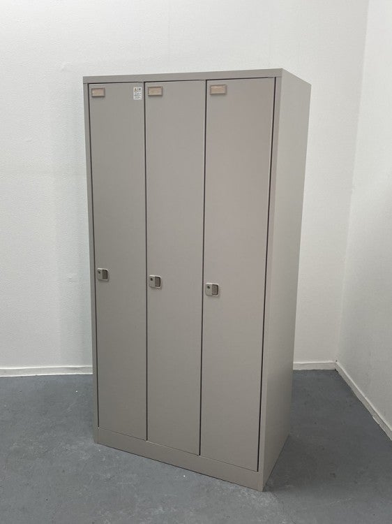 イトーキL型ロッカーシリーズ 3人用ロッカー 商品画像1