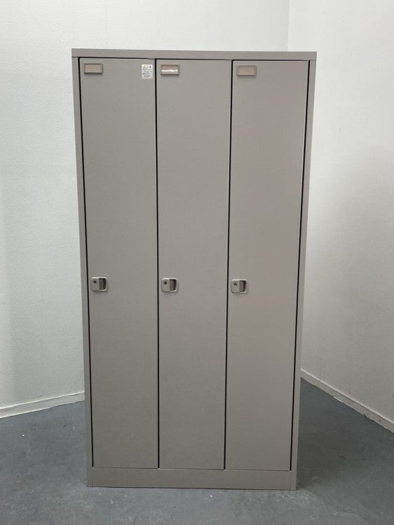 イトーキL型ロッカーシリーズ 3人用ロッカー 商品画像2