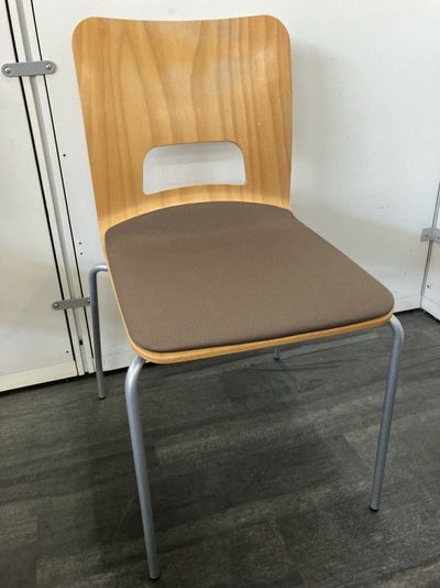 イトーキオルノ（orno）シリーズ スタッキングチェア 商品画像1