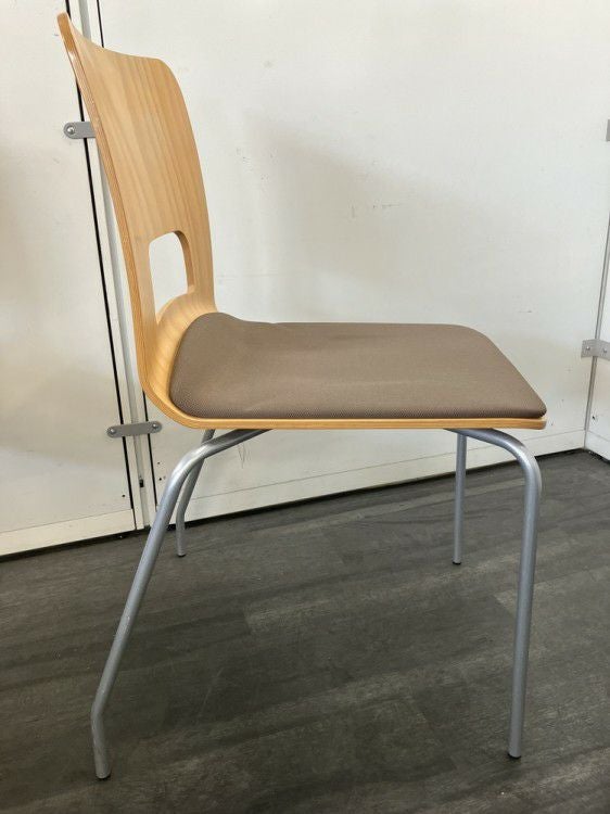 イトーキオルノ（orno）シリーズ スタッキングチェア 商品画像3