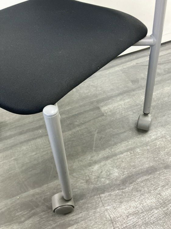 イトーキLKシリーズ スタッキングチェア4脚セット 商品画像6