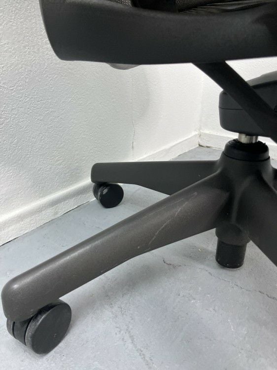 HermanMiller（ハーマンミラー）固定肘付アーロンチェア 商品画像10