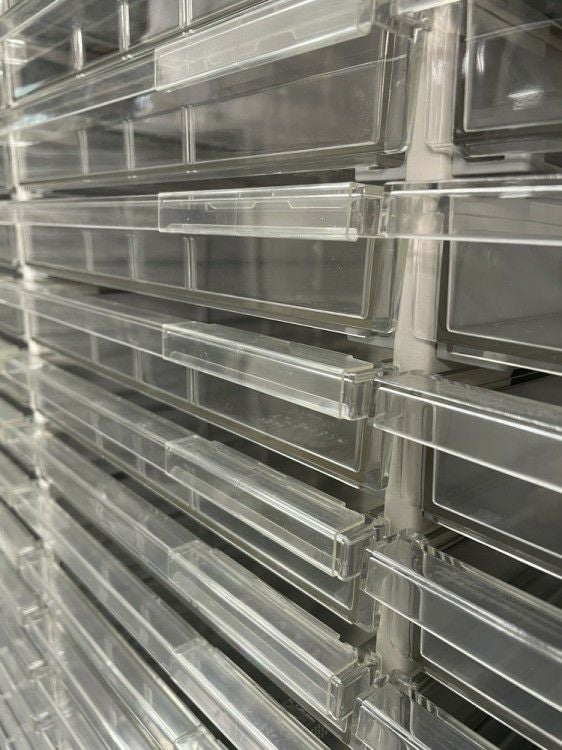 イトーキシンラインシリーズ 両開きクリアトレー上下書庫 商品画像10