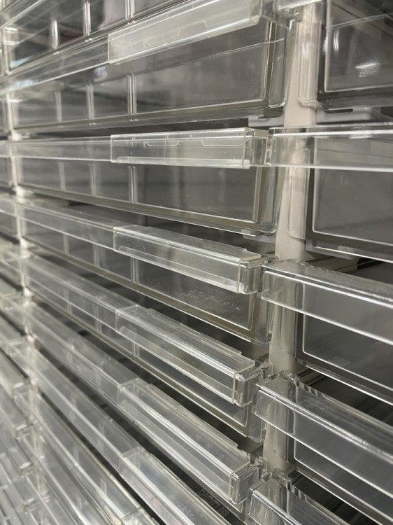 イトーキシンラインシリーズ 両開きクリアトレー上下書庫 商品画像10