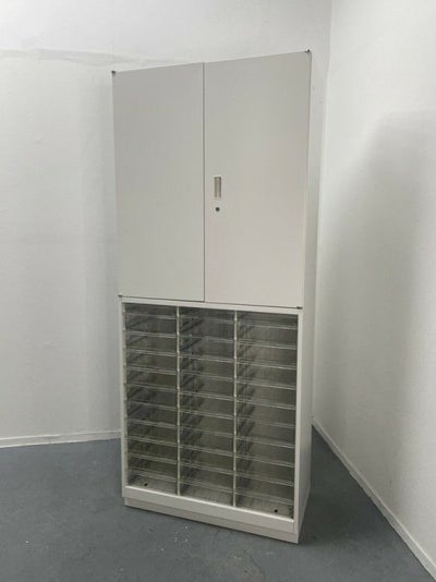 イトーキシンラインシリーズ 両開きクリアトレー上下書庫 商品画像1