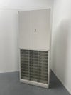 イトーキシンラインシリーズ 両開きクリアトレー上下書庫 商品画像1