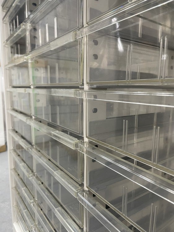 イトーキシンラインシリーズ 両開きクリアトレー上下書庫 商品画像15