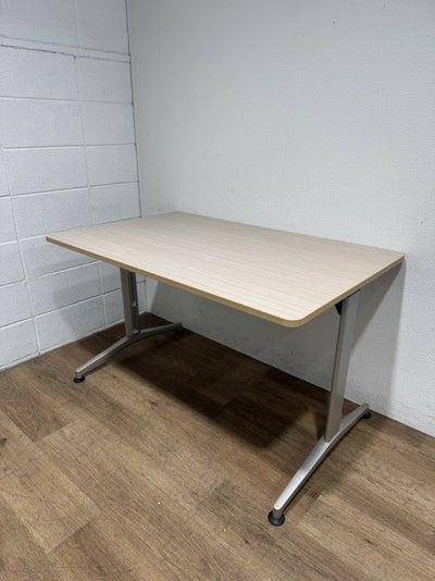 イトーキDEシリーズ ミーティングテーブル 商品画像1