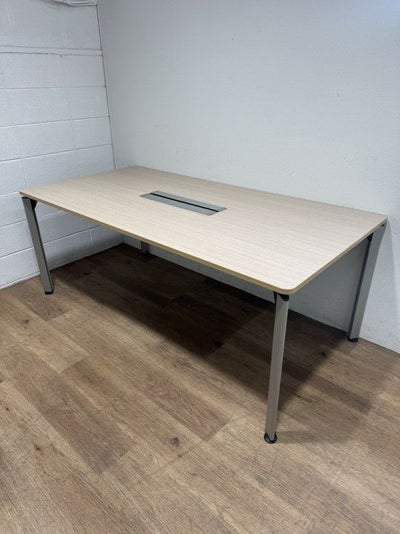 イトーキDEシリーズ ミーティングテーブル 商品画像1