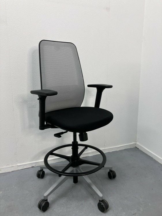 スチールケースパーソナリティシリーズ 肘付パーソナリティチェア 商品画像1