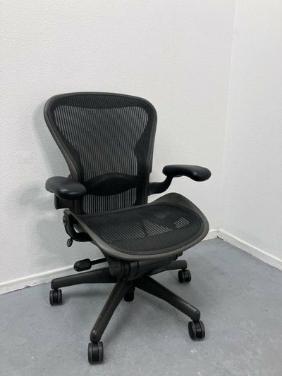 HermanMiller（ハーマンミラー）アーロンチェア 固定肘付アーロンチェア 商品画像1