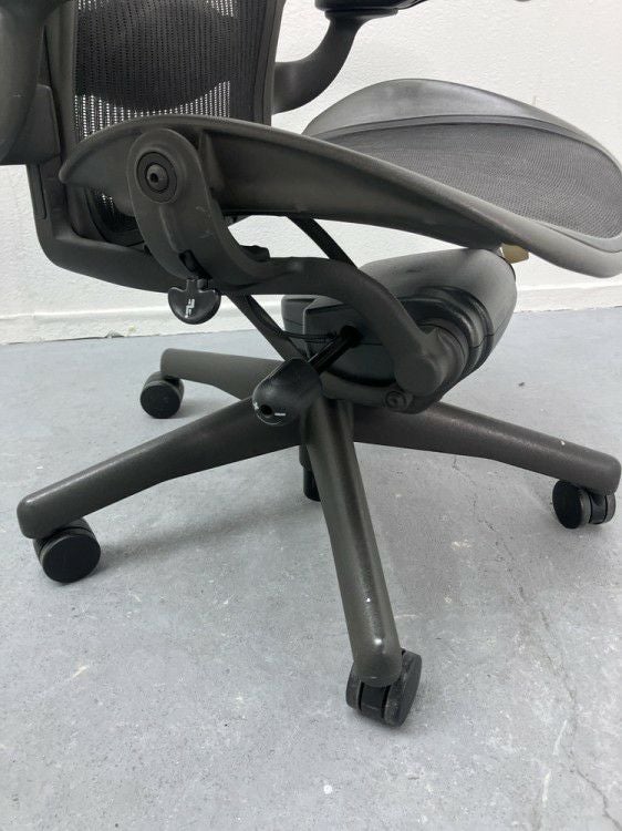 HermanMiller（ハーマンミラー）アーロンチェア 固定肘付アーロンチェア 商品画像9