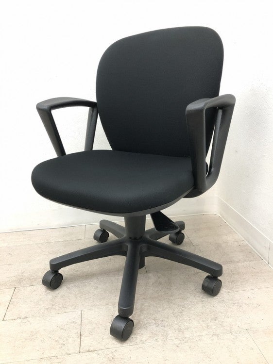 イトーキリエットチェア 固定肘付リエットチェア 商品画像1