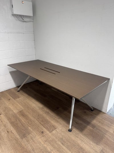 イトーキDDシリーズ ミーティングテーブル 商品画像1