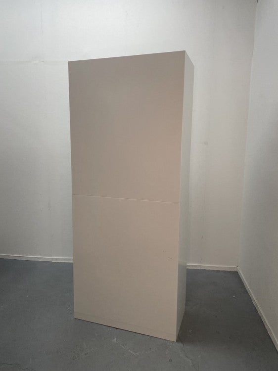 イトーキシンラインシリーズ ガラス両開きクリアトレー上下書庫 商品画像3