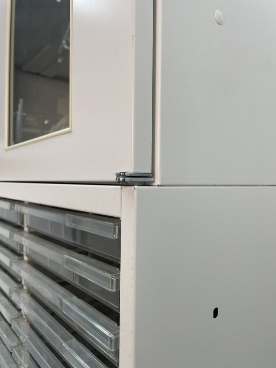 イトーキシンラインシリーズ ガラス両開きクリアトレー上下書庫 商品画像5