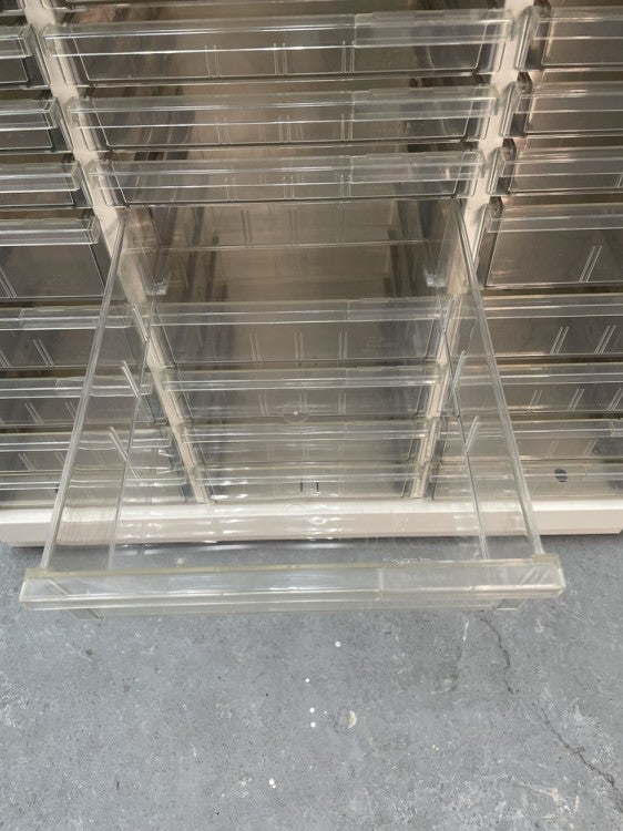 イトーキシンラインシリーズ ガラス両開きクリアトレー上下書庫 商品画像12