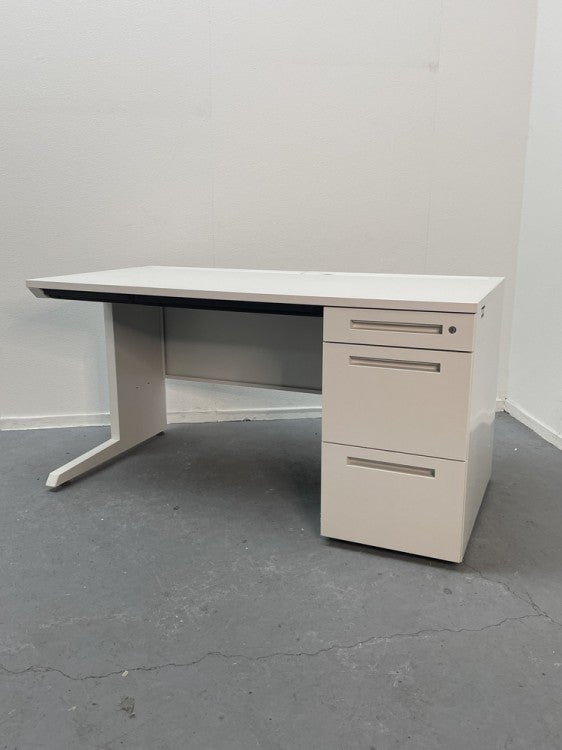 イトーキCZRシリーズ 1400片袖デスク 商品画像1