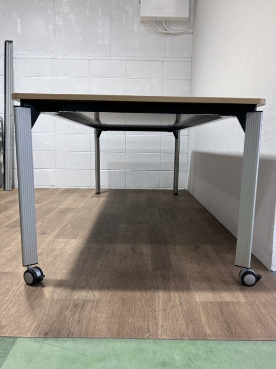 イトーキDEシリーズ 2100ミーティングテーブル 商品画像3