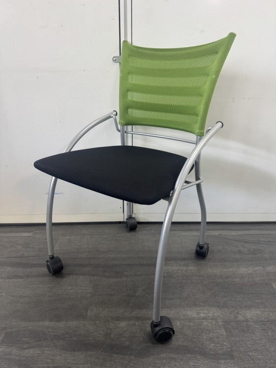 イトーキプリエ2シリーズ ネスティングチェア4脚セット 商品画像2