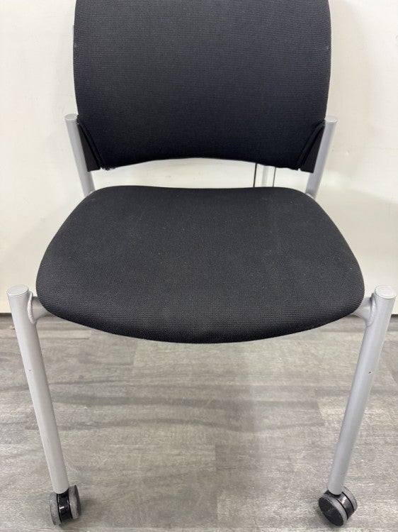 オカムラエレナ2シリーズ スタッキングチェア 商品画像4