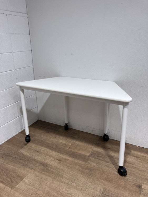 井上金庫ARFシリーズ ミーティングテーブル 商品画像1