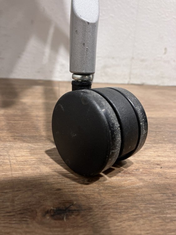 コクヨスプラインシリーズ ネスティングチェア4脚セット 商品画像4