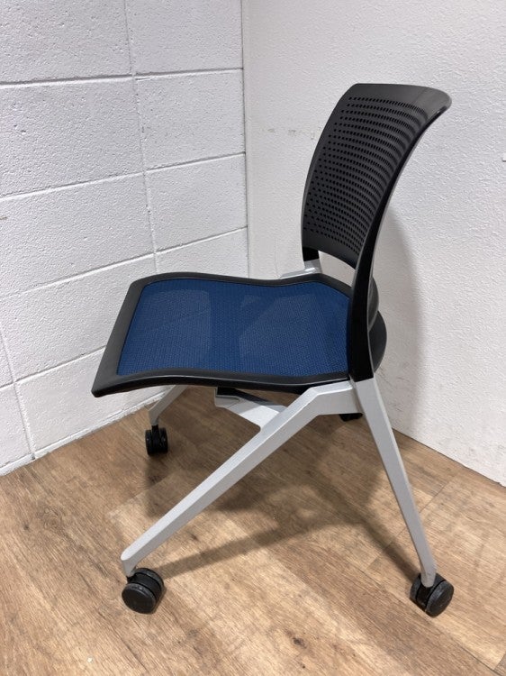 コクヨスプラインシリーズ ネスティングチェア4脚セット 商品画像5