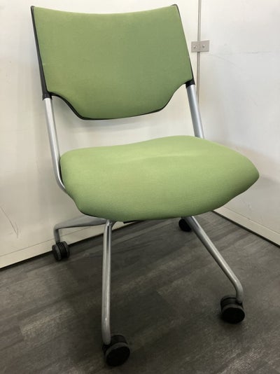 イトーキレクシブシリーズ ネスティングチェア 商品画像1