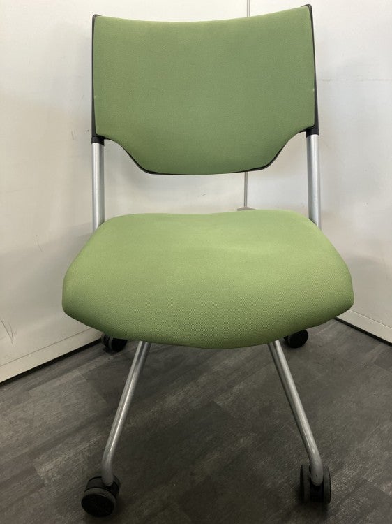 イトーキレクシブシリーズ ネスティングチェア 商品画像2