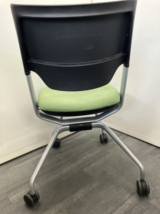 イトーキレクシブシリーズ ネスティングチェア 商品画像4