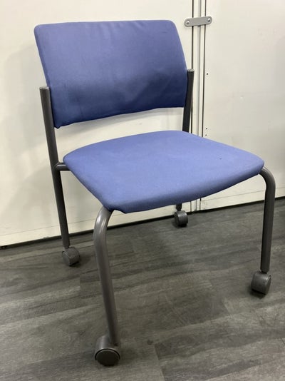 コクヨスタッキングチェア 商品画像1