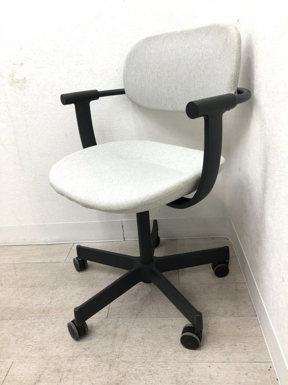 イトーキvertebra03（バーテブラ03 ）シリーズ ミーティングチェア 商品画像1