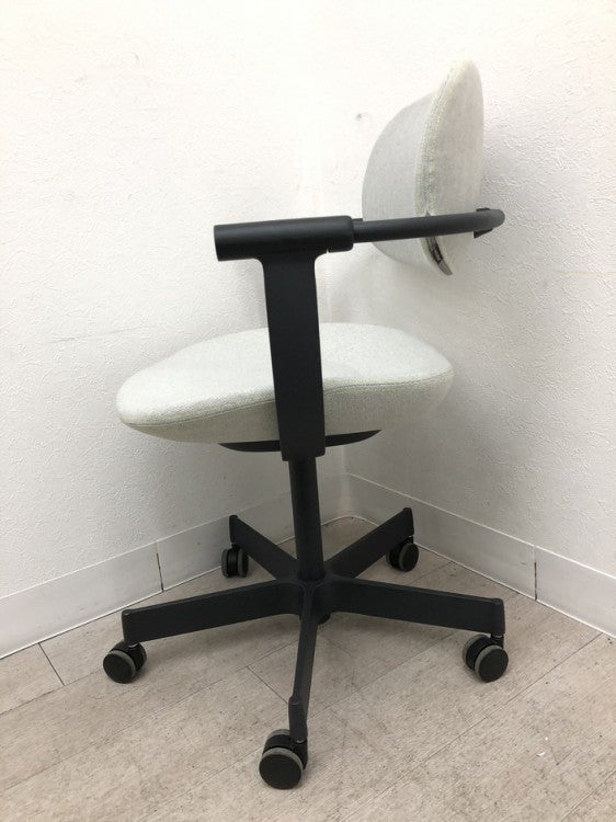 イトーキvertebra03（バーテブラ03 ）シリーズ ミーティングチェア 商品画像3