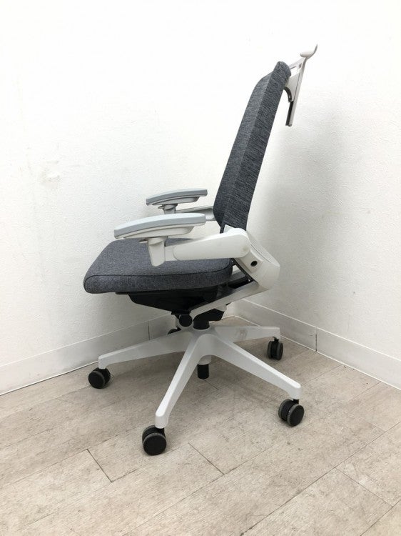 イトーキノート(nort)チェア 可動肘付ノートチェア 商品画像3