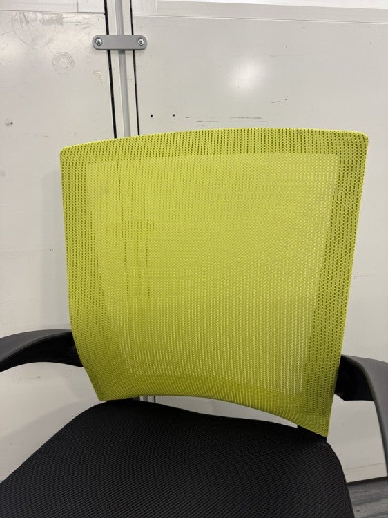 井上金庫FEMシリーズ 可動肘付OAチェア 商品画像3