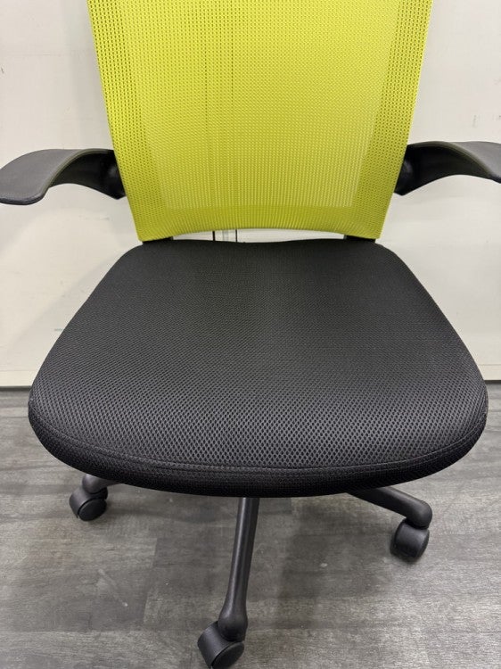 井上金庫FEMシリーズ 可動肘付OAチェア 商品画像4