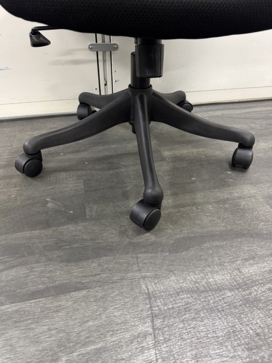 井上金庫FEMシリーズ 可動肘付OAチェア 商品画像5